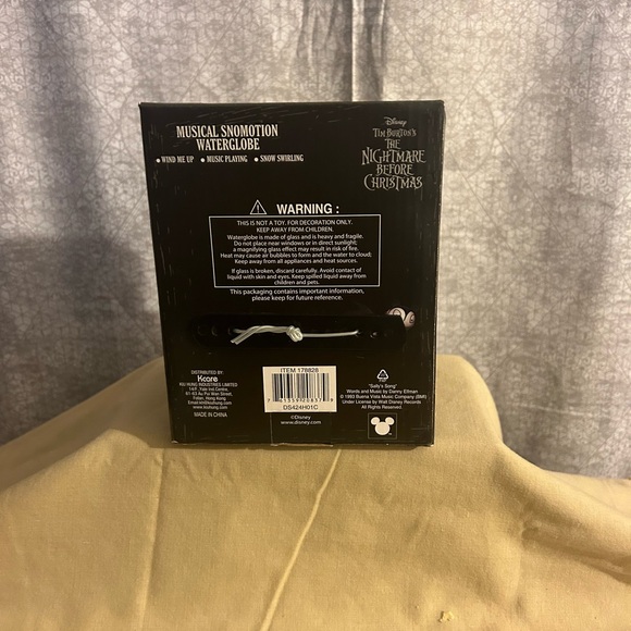 Nightmare before Christmas snow globe ✨ - Picture 4 of 4